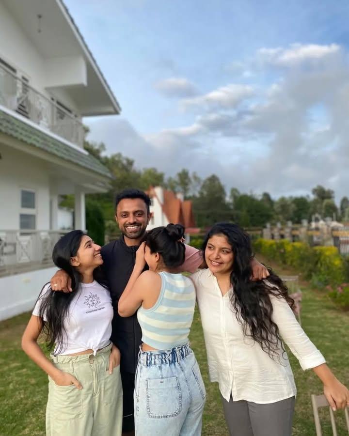 sai-pallavi-family-photo